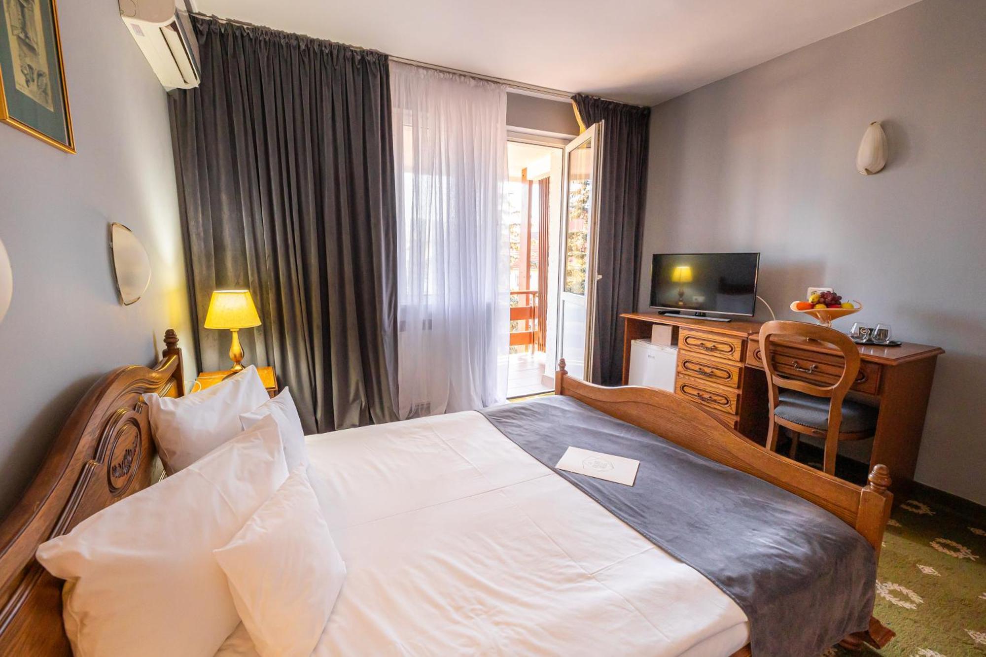 Hotel Brilliant Meses Zalău エクステリア 写真