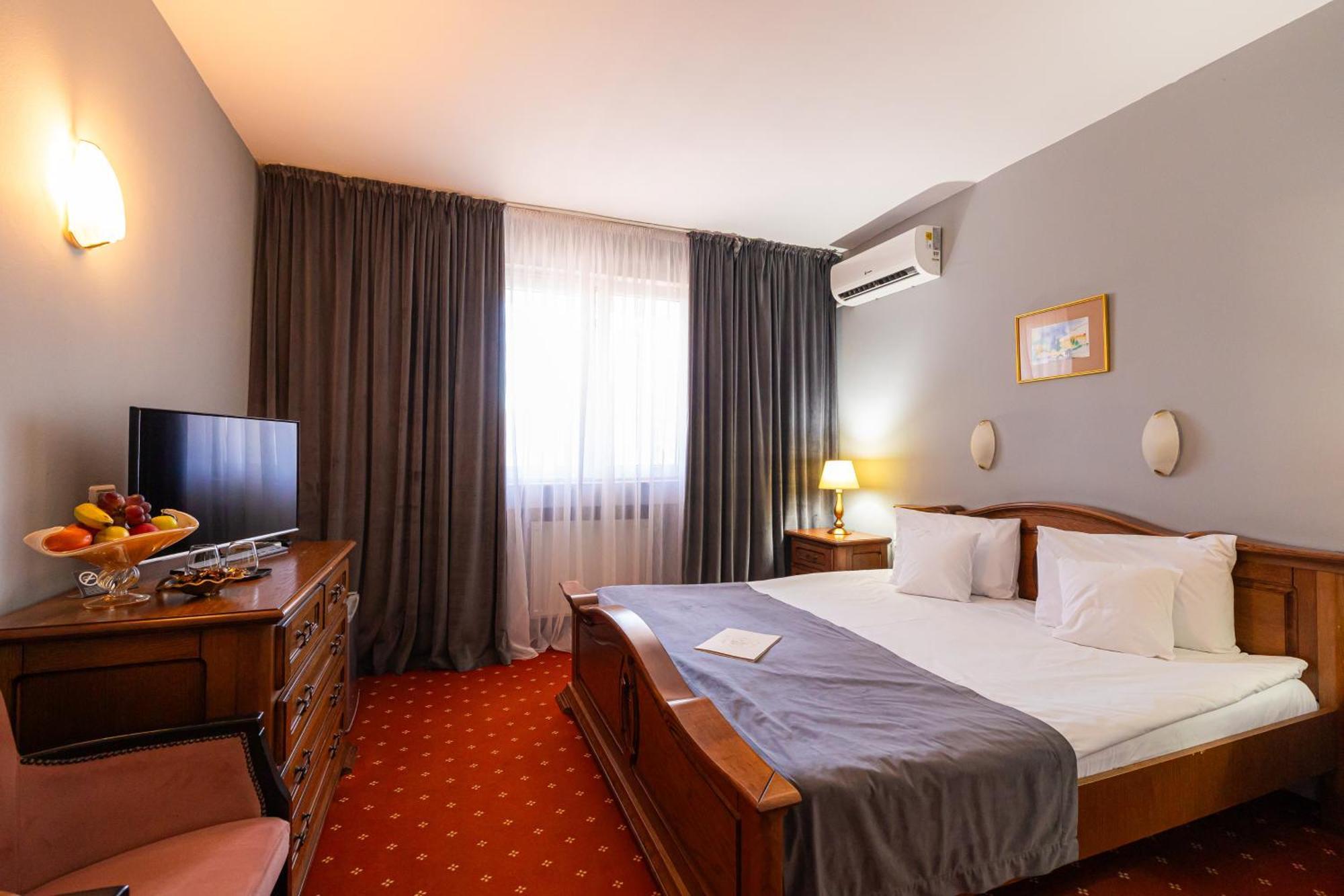 Hotel Brilliant Meses Zalău エクステリア 写真