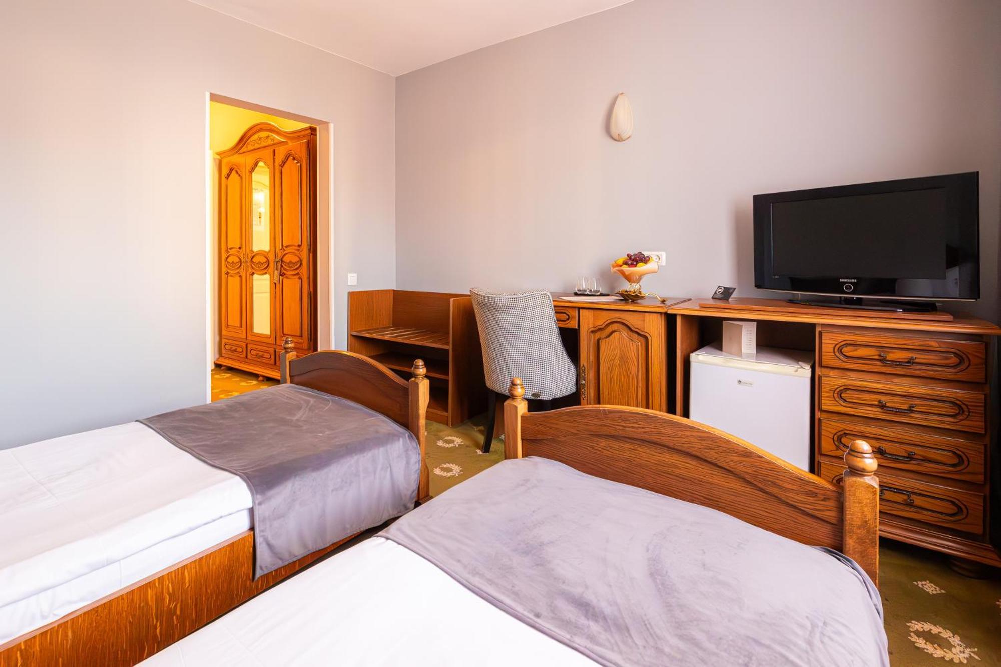 Hotel Brilliant Meses Zalău エクステリア 写真