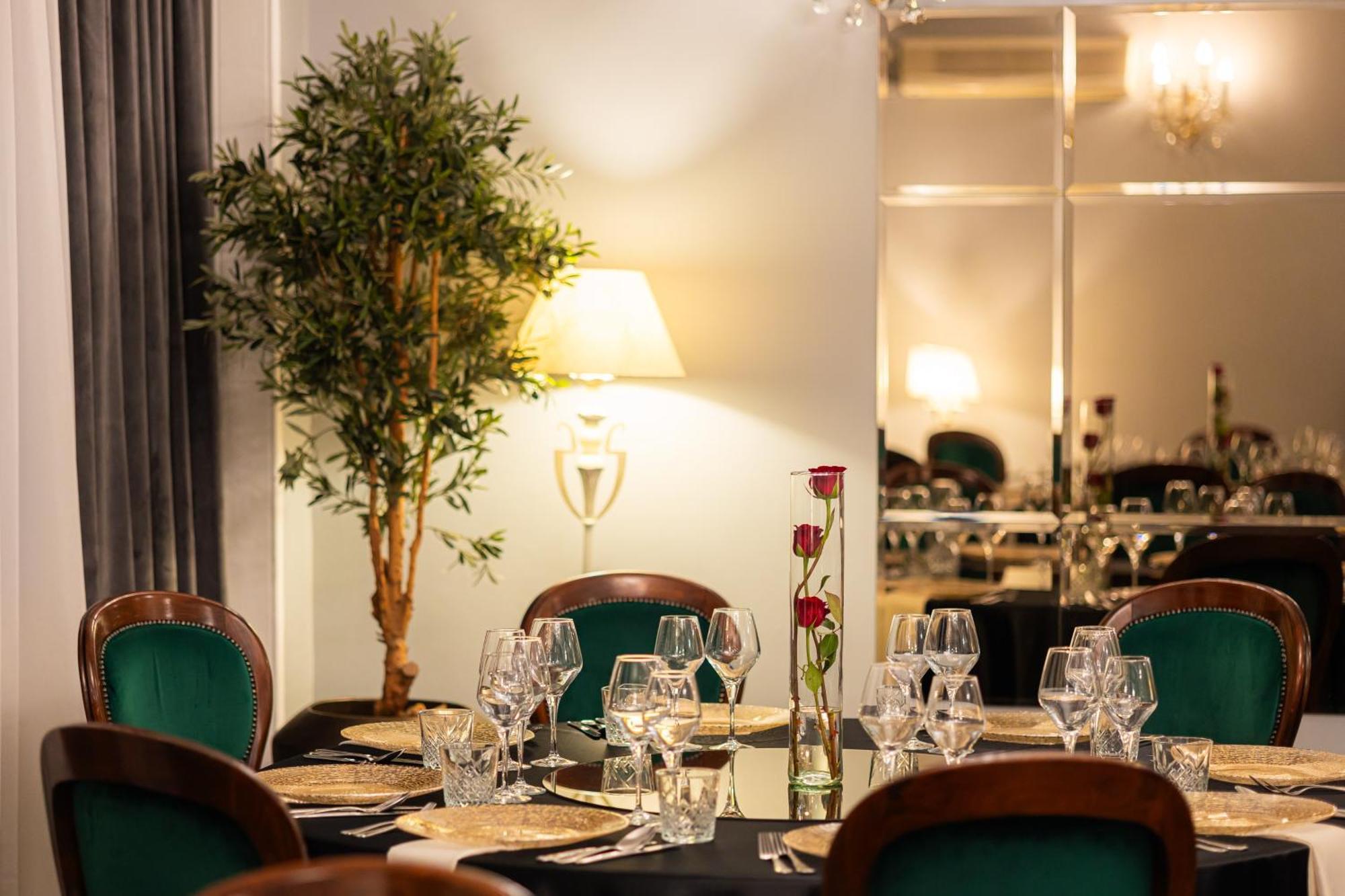 Hotel Brilliant Meses Zalău エクステリア 写真