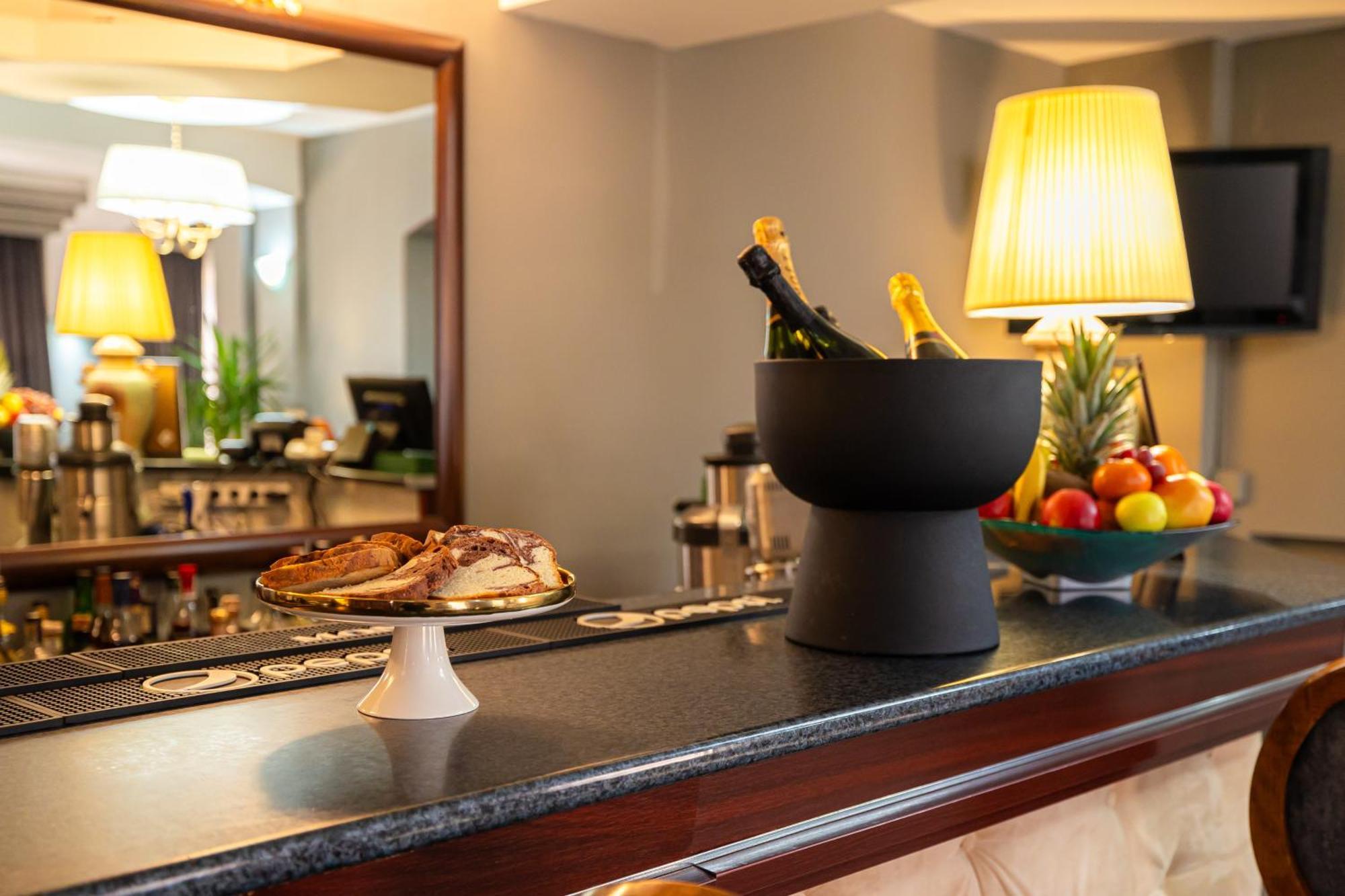 Hotel Brilliant Meses Zalău エクステリア 写真