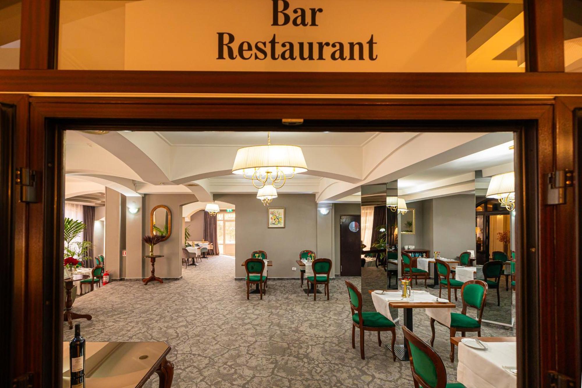 Hotel Brilliant Meses Zalău エクステリア 写真