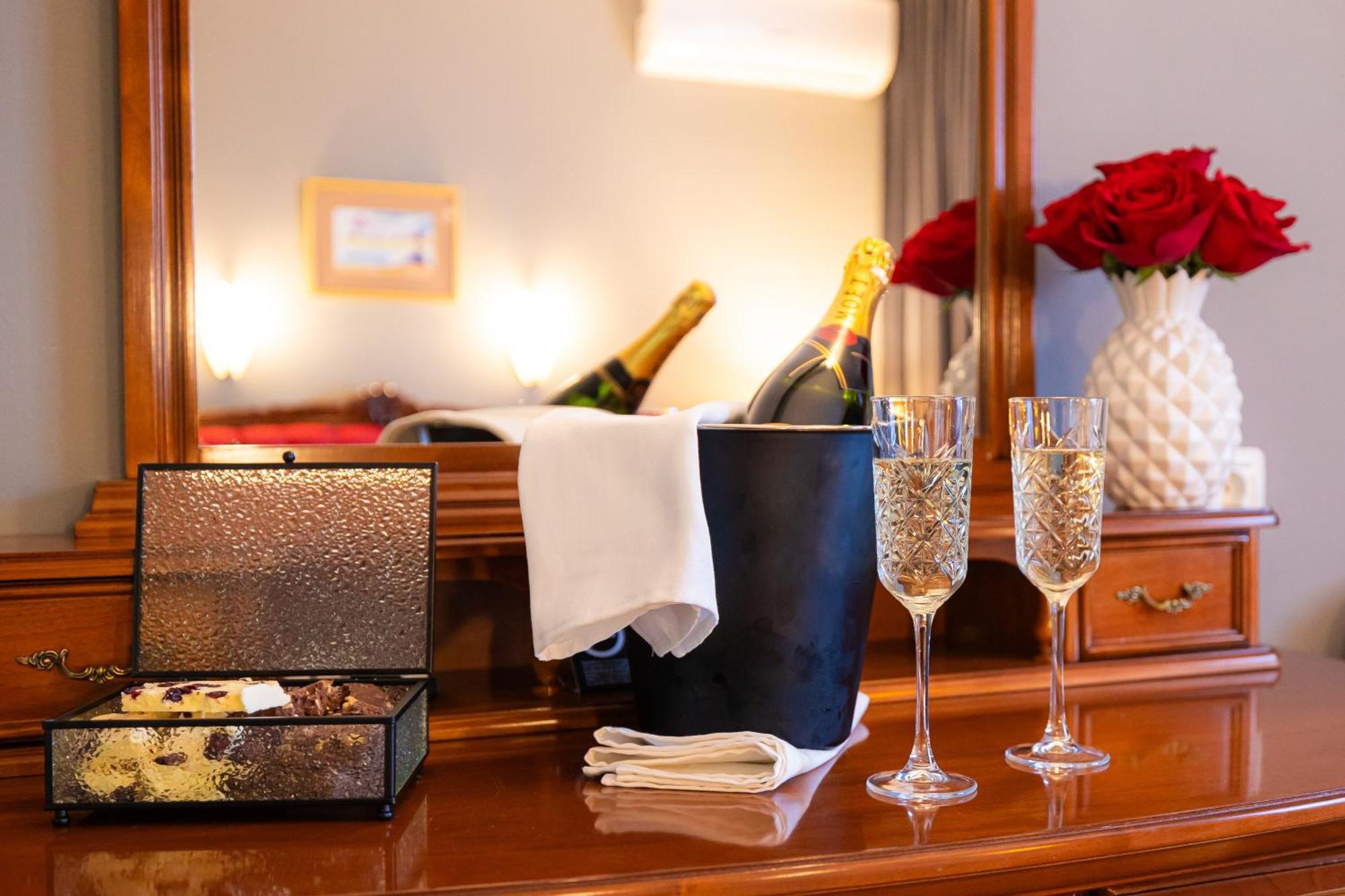 Hotel Brilliant Meses Zalău エクステリア 写真