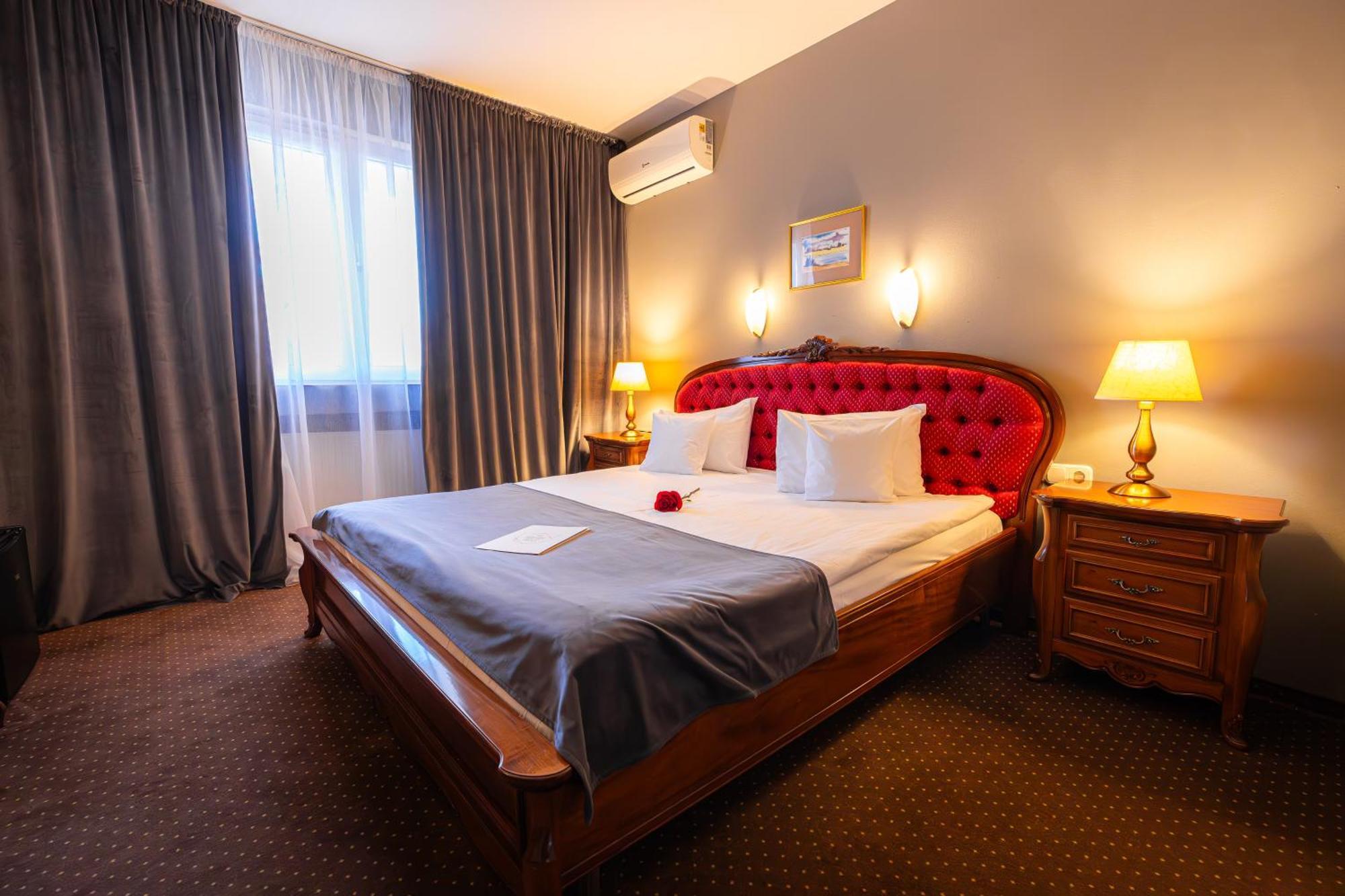 Hotel Brilliant Meses Zalău エクステリア 写真