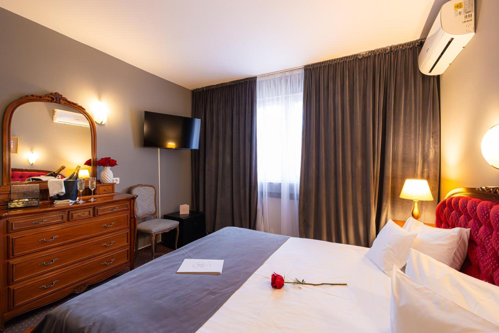 Hotel Brilliant Meses Zalău エクステリア 写真