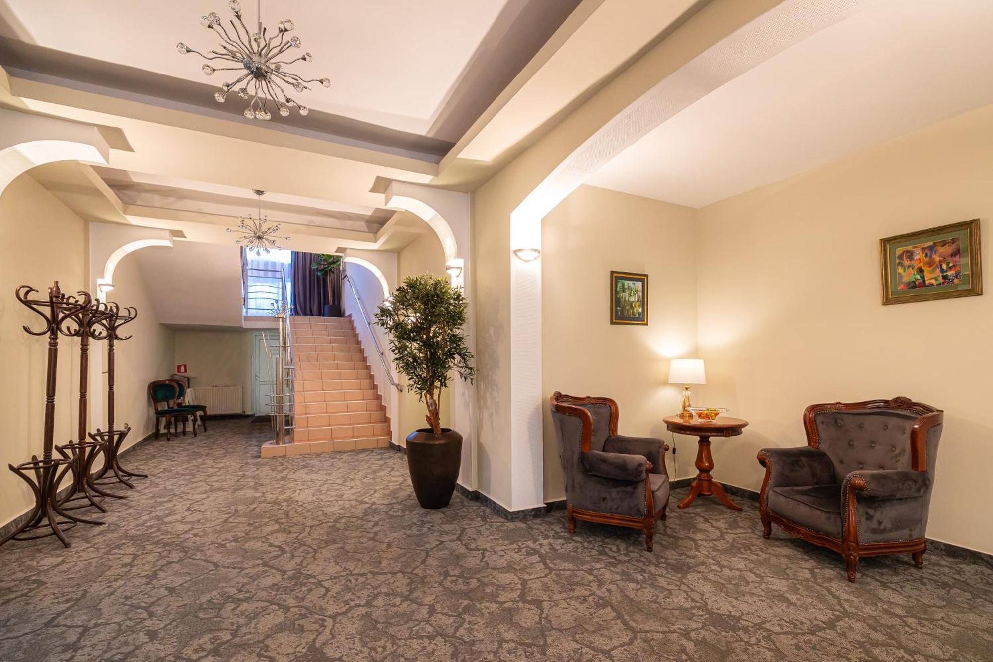 Hotel Brilliant Meses Zalău エクステリア 写真