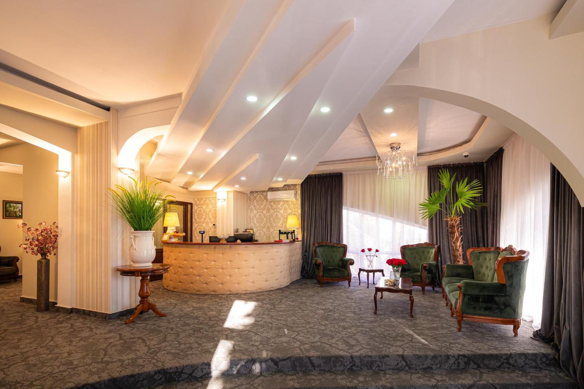Hotel Brilliant Meses Zalău エクステリア 写真